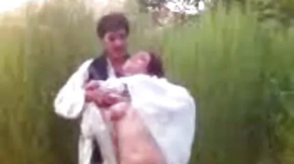 एक युवा सेक्सी फुल एचडी फिल्म एशियाई लड़की के गधे को एक आदमी के दो सदस्यों द्वारा गहराई से चूमा जाएगा ।